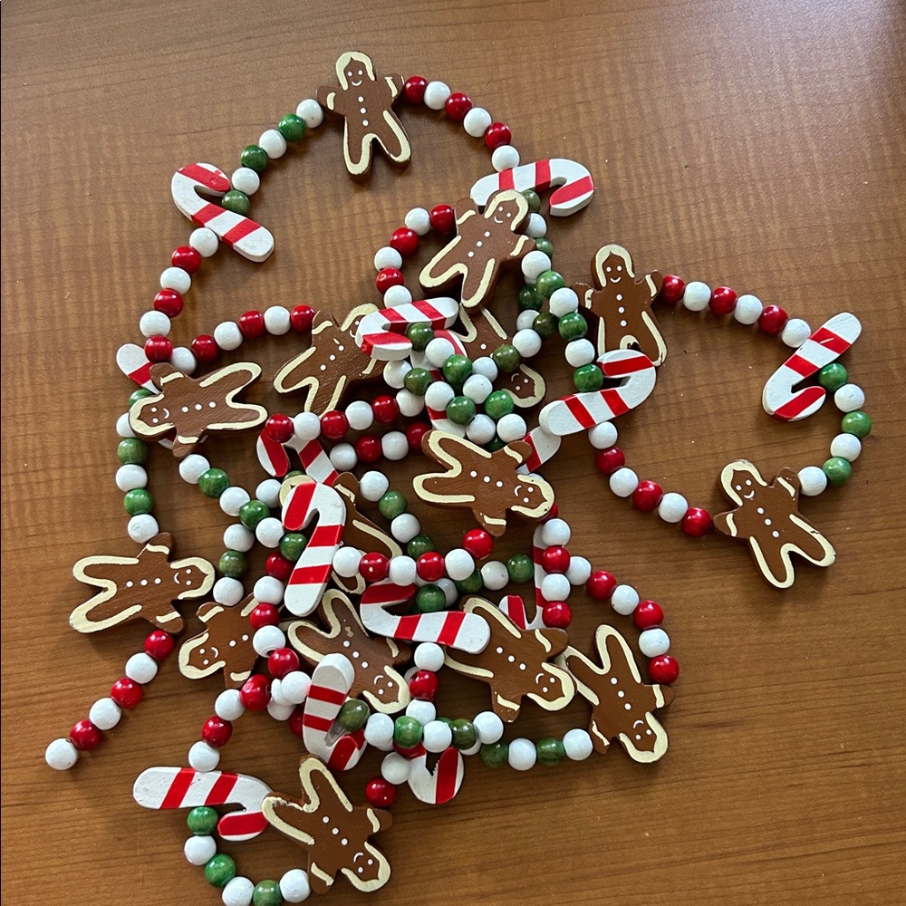 Vintage Pair Wooden Beads, Candy Canes, Gingerbread Men 10' Garlands 20' total